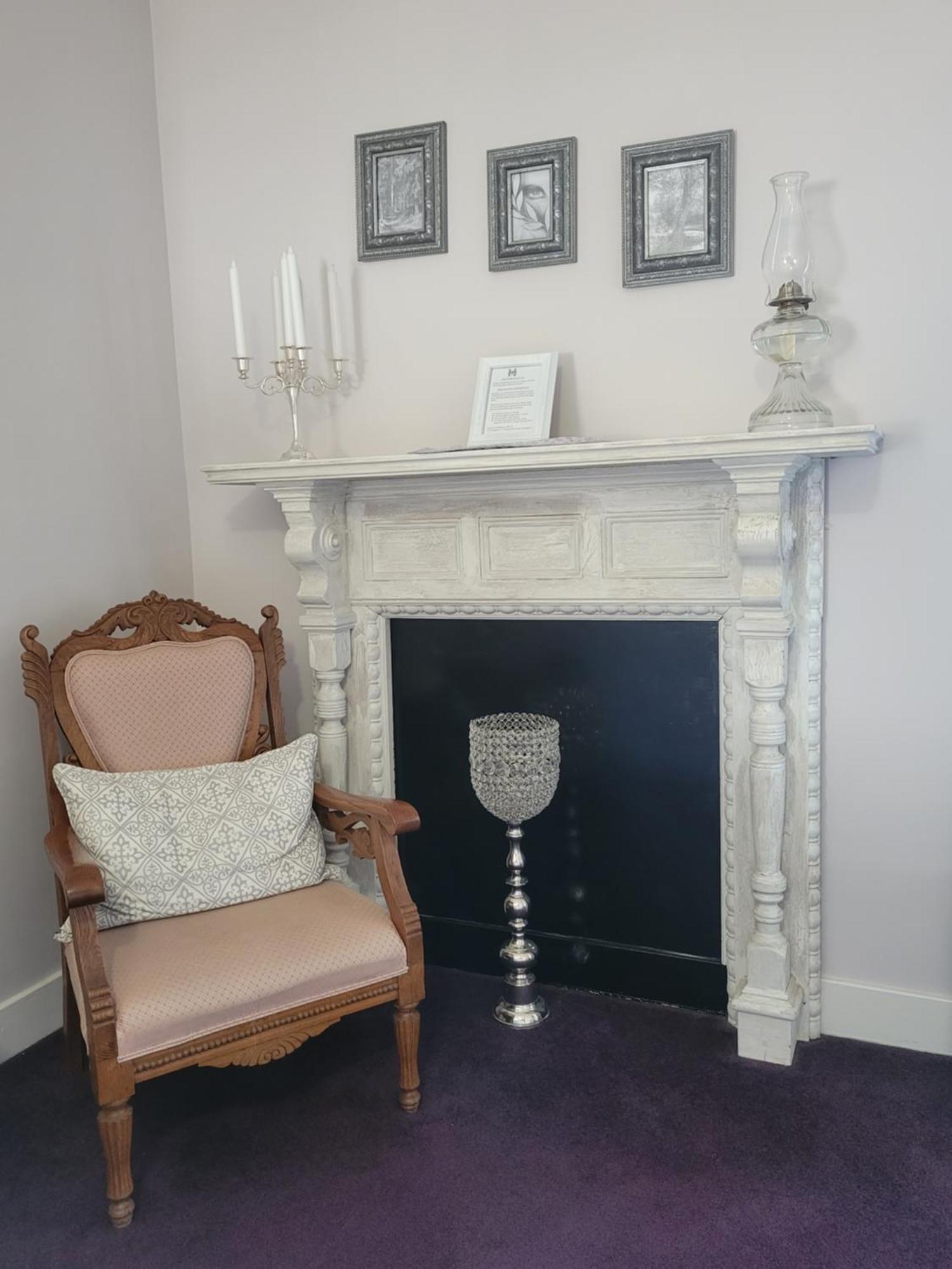 The Home Place Inn Kensington Room photo