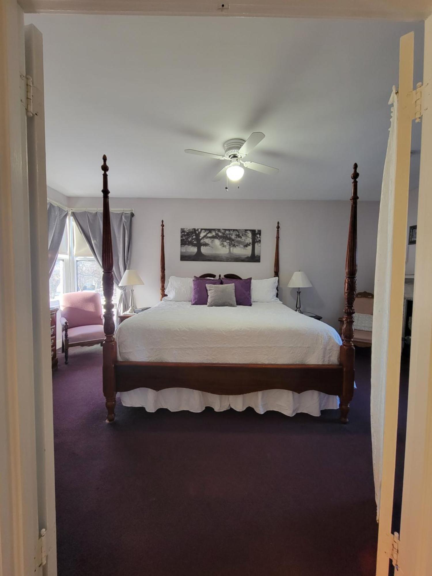 The Home Place Inn Kensington Room photo